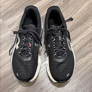 On Cloud Running Women's Cloudmonster 2